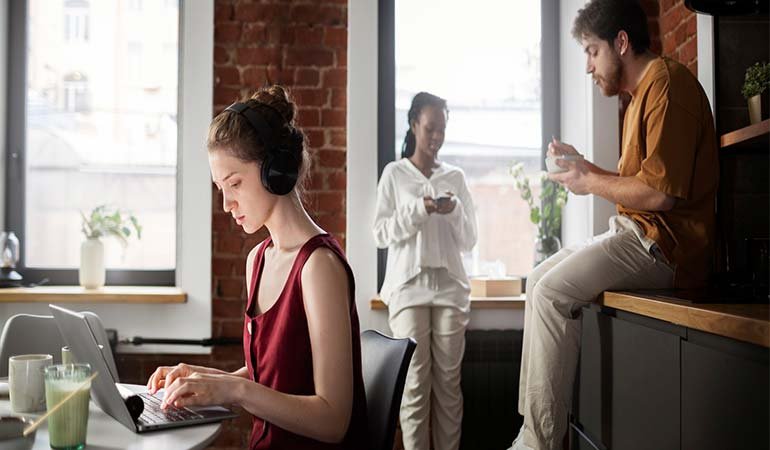 Warum ist Fokus im Coworking-Space schwierig?